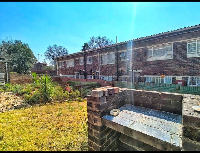 3 BEDROOM DUPLEX FOR SALE IN WINDSOR WEST